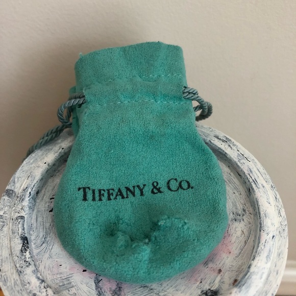 Authentic Tiffany & Co. Heart Tag Chain Bracelet - Picture 4 of 4